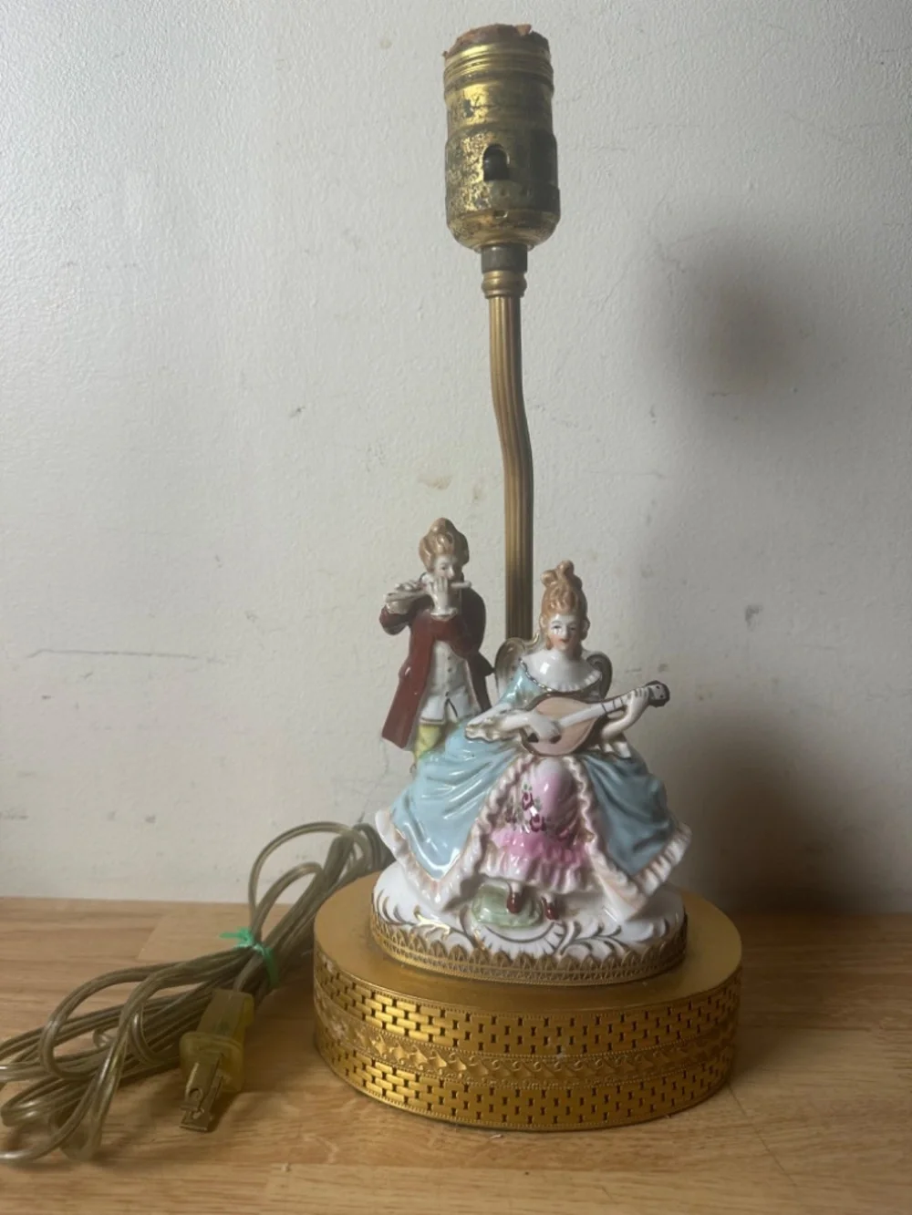 VINTAGE PAIR OF PORCELAIN BOUDOIR LAMPS HAND-PAINTED 18TH CENTURY ORNATE GLIDED